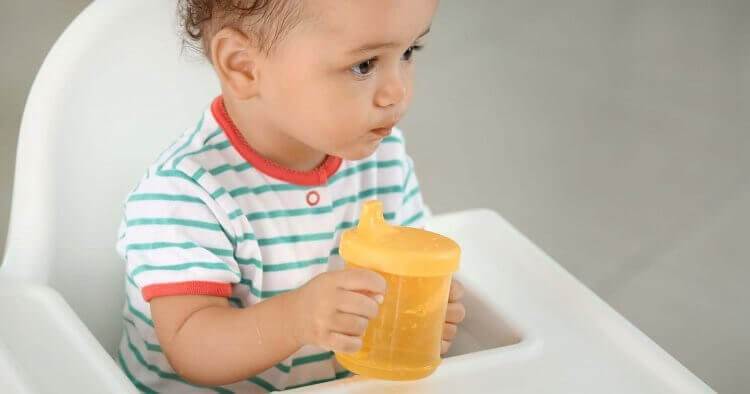 Pourquoi les nouveau-nés de moins de 6 mois ne peuvent-ils pas boire d'eau ? Et quand un nouveau-né peut-il boire de l'eau ?