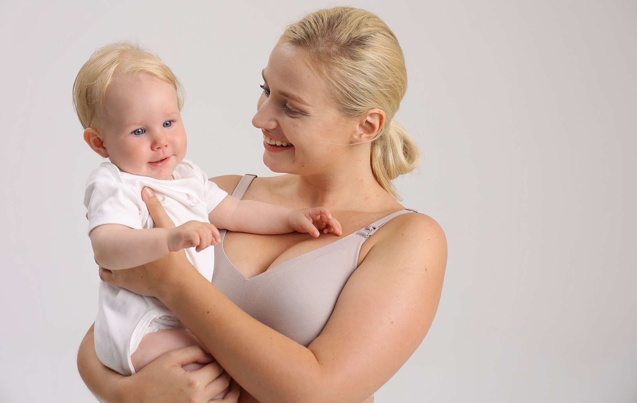 Comment vous pouvez prévenir et réparer les seins saggy après l'allaitement