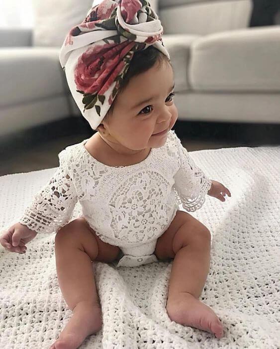 Pourquoi le bébé donne-t-il souvent des coups de pied ? Les adultes ne se sentent pas mignons, il est probable que les raisons suivantes existent