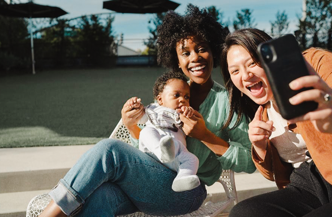 ELLE DIT: Je n'ai pas allaité mon enfant.  J'ai survécu.  Je suis d'accord.  Je suis Happy.