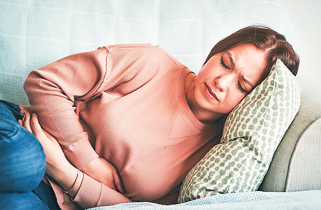 Pourquoi ai-je encore l'air enceinte des mois après avoir accouché?