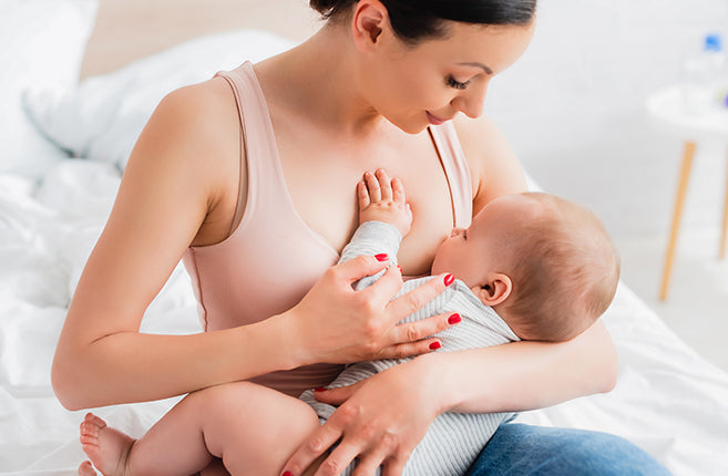 10 conseils frais pour l'allaitement maternel de l'été: battez la chaleur et entretenez votre bébé
