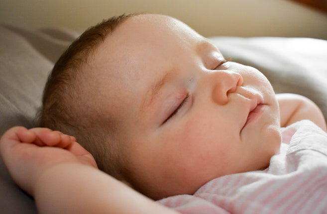 7 façons de créer un environnement de sommeil sûr pour votre bébé
