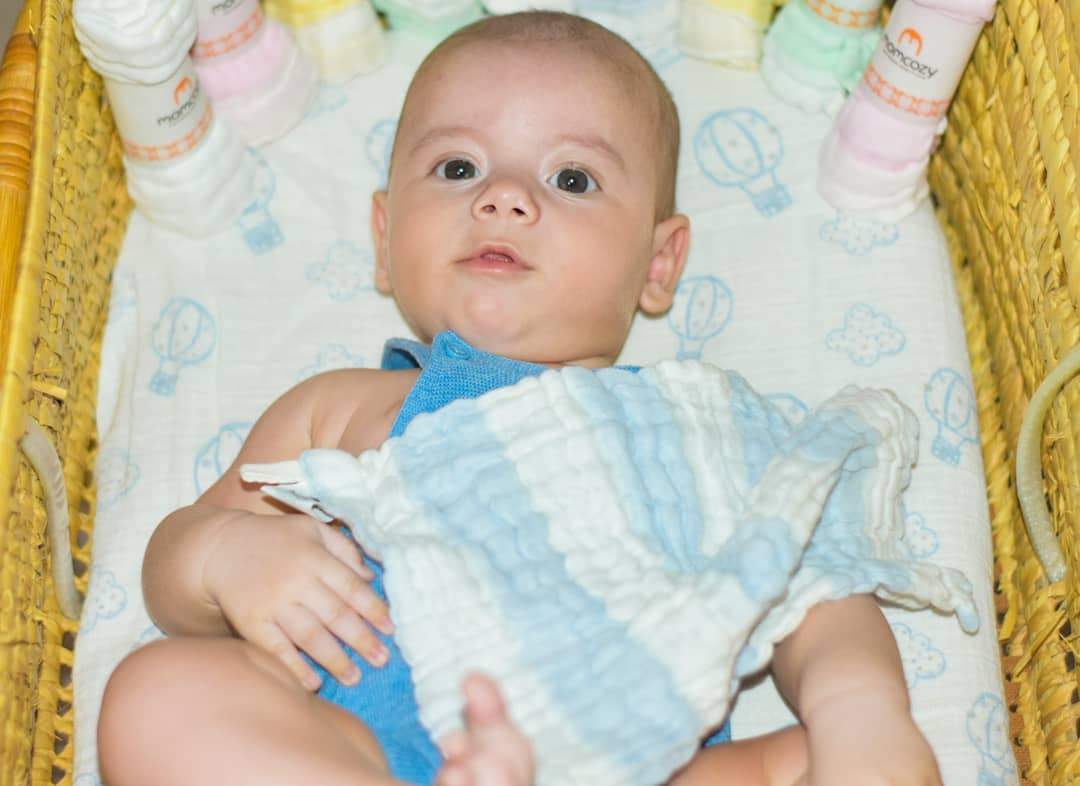 Débardeurs pour bébés: plis et astuces pour serviettes