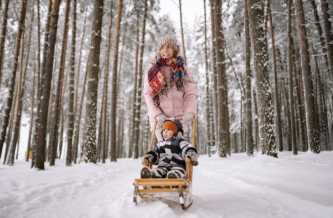 breastfeeding when winter walk